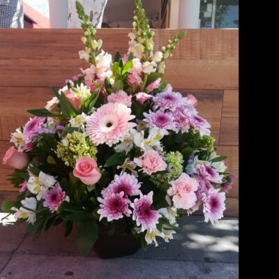 Arreglo Fantasía Floral Rosas, Gerberas y Hortensia – Trento Floreria  Boutique