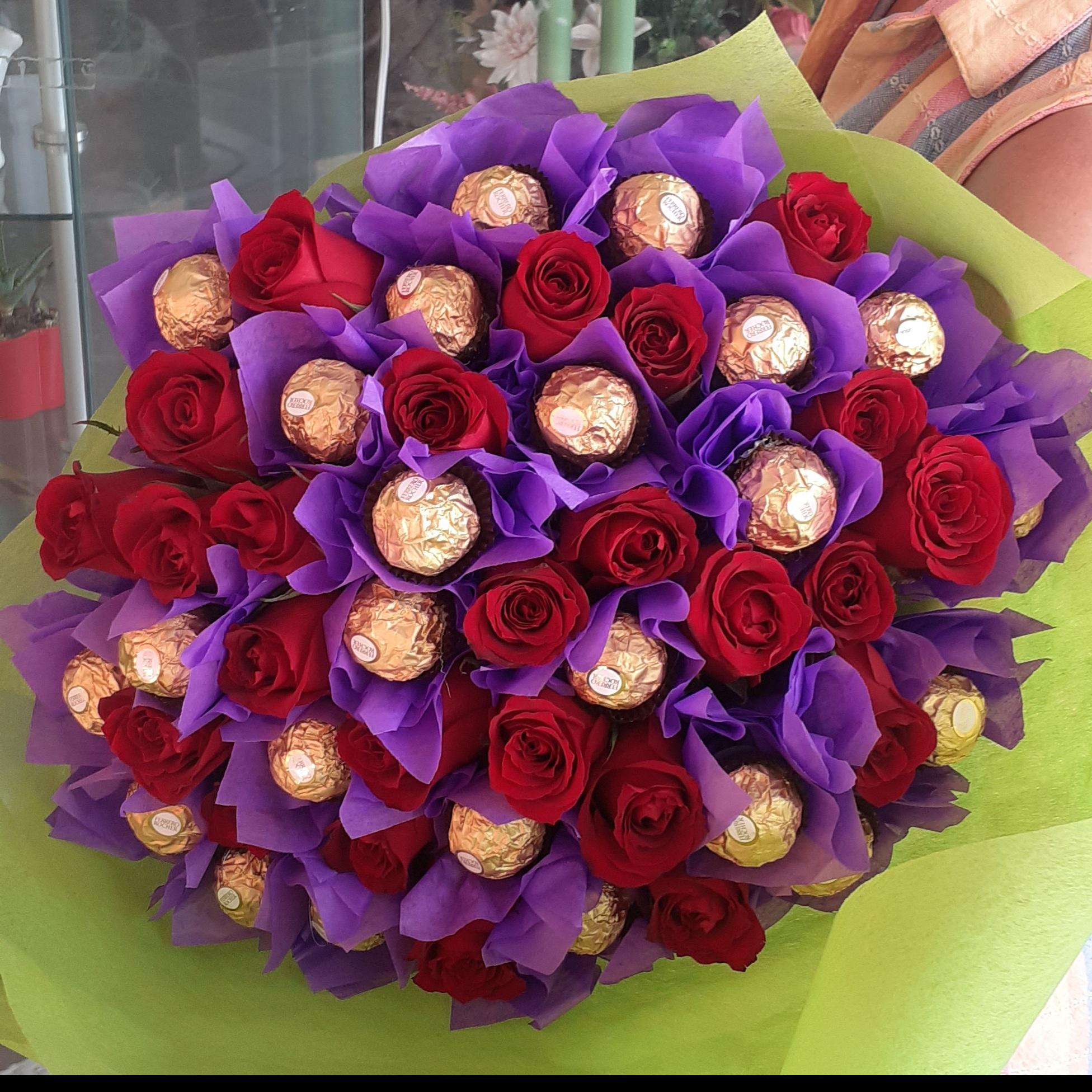 Dulce Rosas Chocolates Ferrero Roche – Floreria Boutique