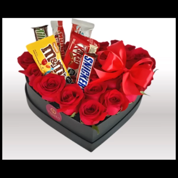 Caja Corazón Sweet Valentine 24 Rosas Rojas y 6 Chocolates
