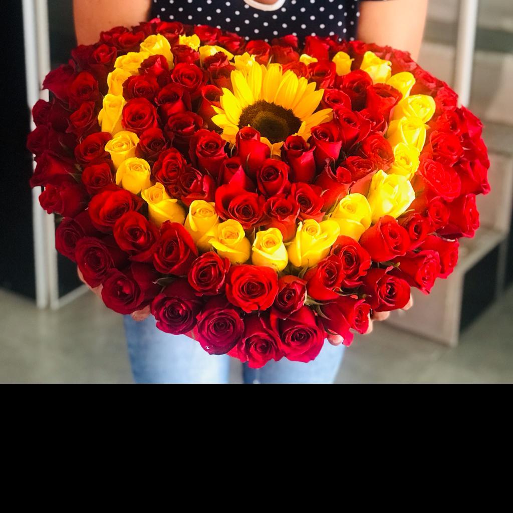 Caja 120 Rosas en Corazón – Trento Floreria Boutique