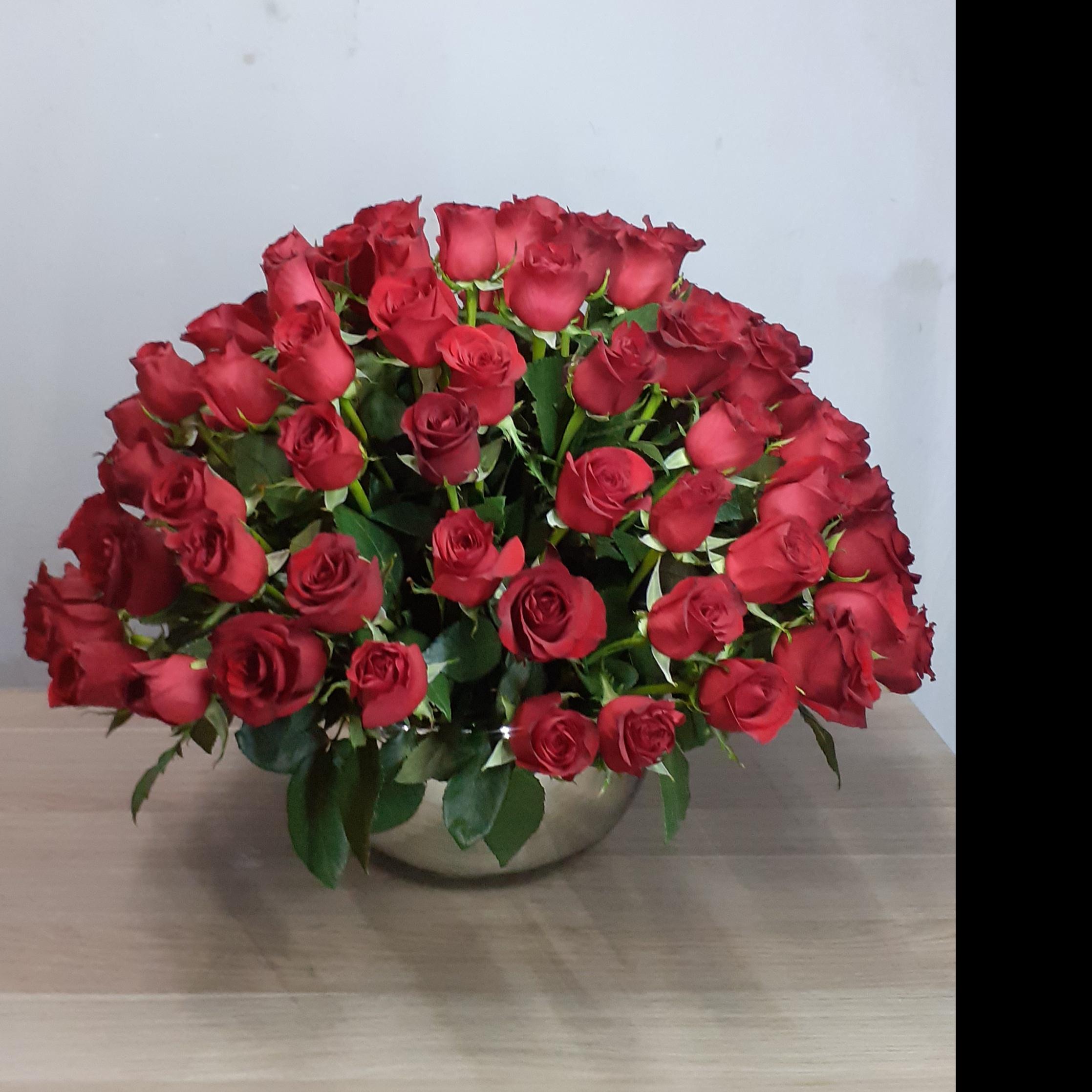 arreglo Montserrat 100 rosas rojas – Trento Floreria Boutique