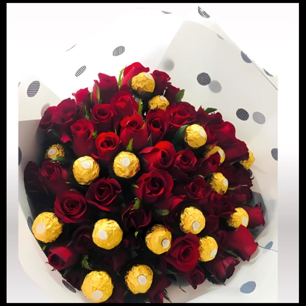 BOUQUET KAROL 50 ROSAS Y CHOCOLATES